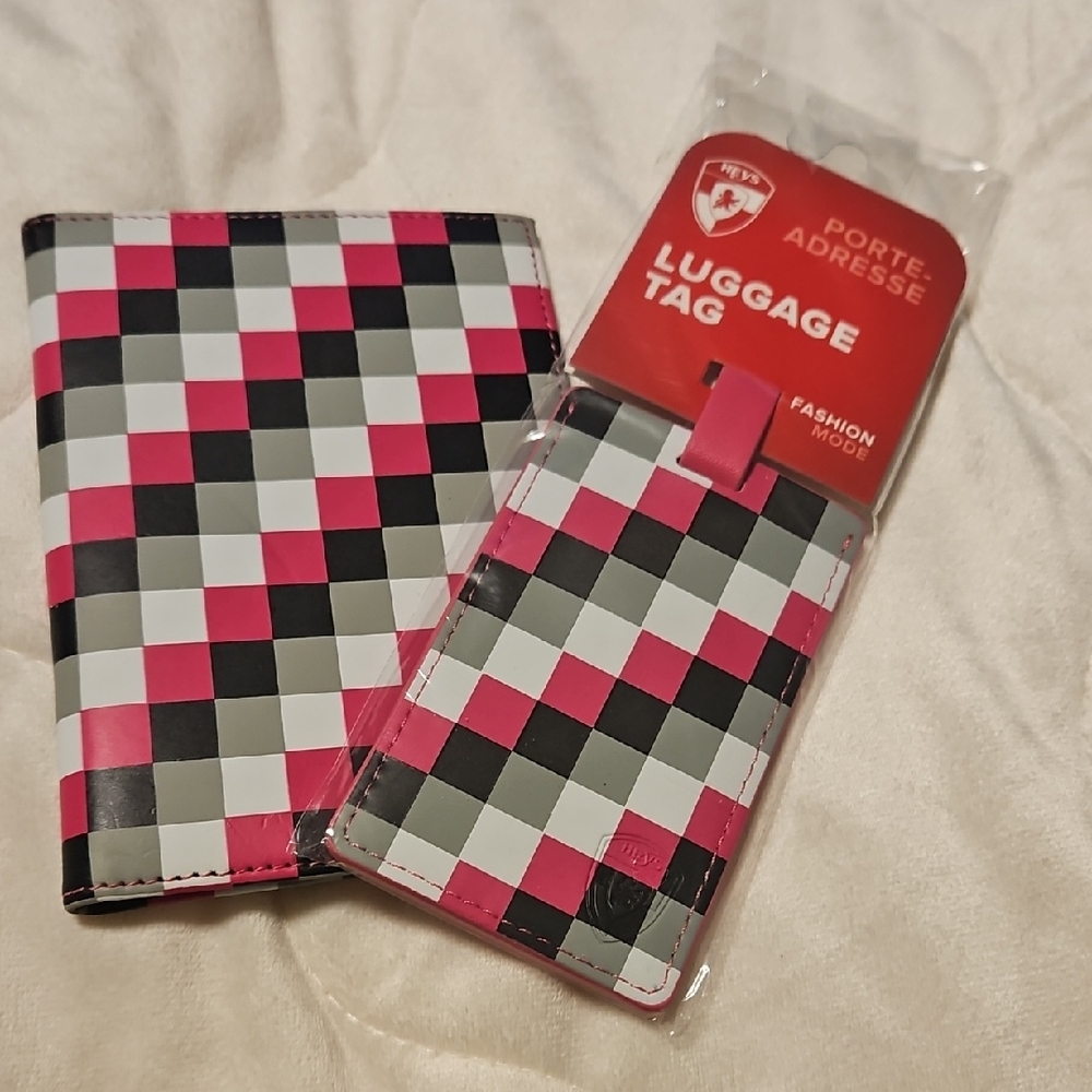 💗HEYS Fashion Medley Checkered Passport Holder and Luggage Tag Set